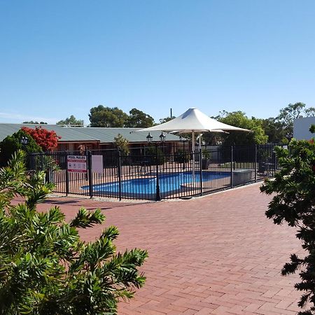 Gateway Motor Inn - Self Check-In Broken Hill Buitenkant foto