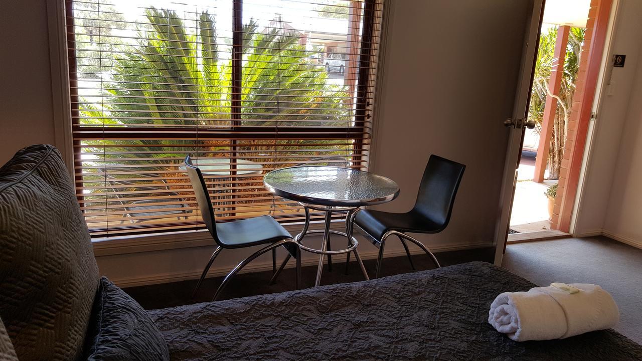 Gateway Motor Inn - Self Check-In Broken Hill Buitenkant foto